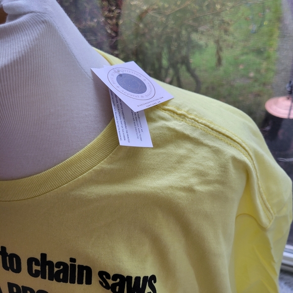 Texas Chainsaw Massacre | Throwback Leatherface Tee - Picture 4 of 5